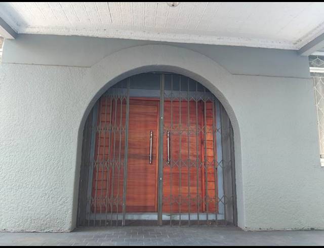 4 BEDROOM HOUSE FOR SALE IN KENSINGTON